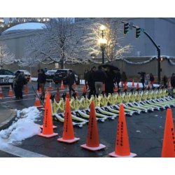 Barrière modulaire portative anti véhicules, destinée aux forces municipales, spéciales ou policières, aux organisateurs d'événements, et aux militaires - mifram ltd mvb 3x