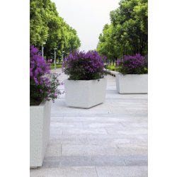 Jardinière Koniq en béton pour espaces urbains et jardins - Blanc et gris - Marbre ou carrière concassée