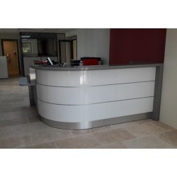 Banque d'accueil fonctionnelle et esthétique - Modules conformes aux normes européennes - Large choix de coloris et tailles