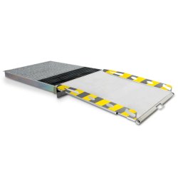 Rampe intégrée URBApass - rétractable, antidérapante, charge 300 kg, plusieurs longueurs disponibles
