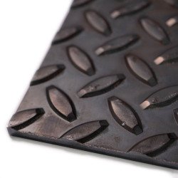 Plaque de roulage S235JR - acier brut antidérapant - résistant aux chocs et carrossable