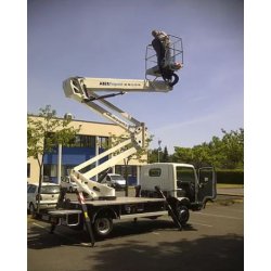 Camion nacelle Snake 2010 - 20 m - 10 m de déport - Nissan Cabstar 120 cv - Catégorie 3.5T