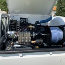 Hydrocureur combiné 4x4 Toyota Hilux - Assainissement, débouchage et nettoyage des réseaux d'égouts - Débit de 90 L/min à 175 bars, à 37 L/min à 400 bars