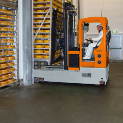 Chariot à Mât Rétractable Multidirectionnelle HUBTEX SQ pour des capacités de charge élevées en Isère et Rhône Alpes    -  disponible en achat neuf et en location de courte à longue durée