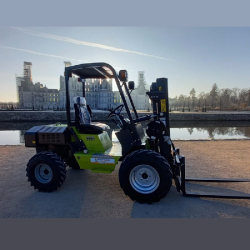 Chariot Élévateur Tout-Terrain compact, puissant TW16  idéal pour les espaces restreints et les terrains difficiles en Rhône-Alpes et Isère   -  disponible en achat neuf et en location de courte à longue durée