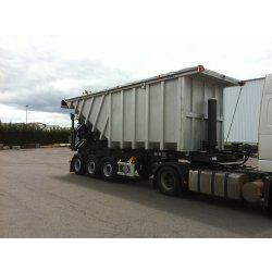 Benne à engrais semi-remorque PL - HPC avec châssis acier ST52 et volume utile 31m³