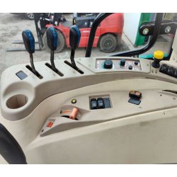 Tracteur moderne et pratique, caractérisé par des lignes arrondies et fuselées, puissance 110cv - arbos 5100