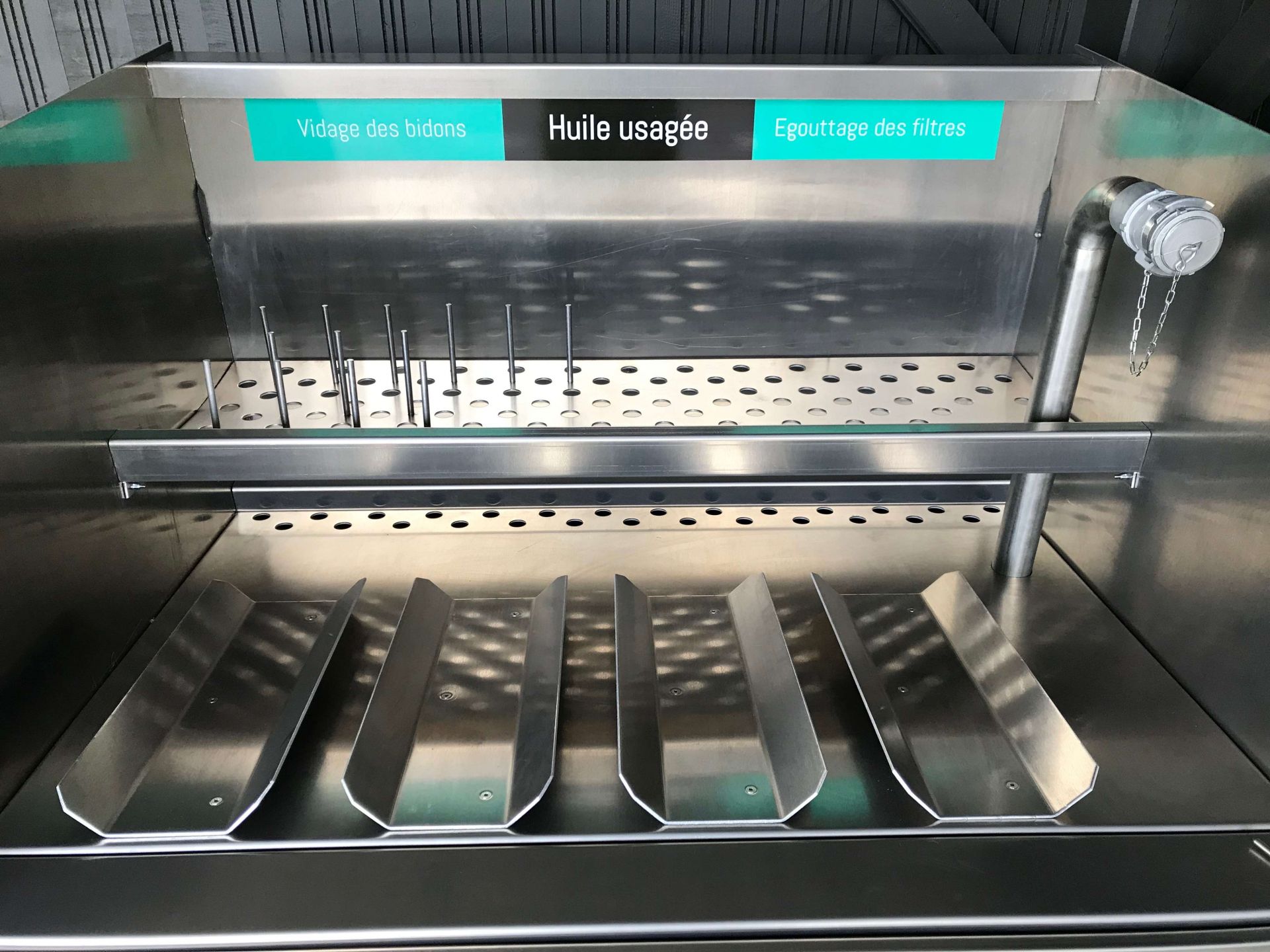 Équipement de stockage d'huiles usagées avec capacité de 1 200 litres