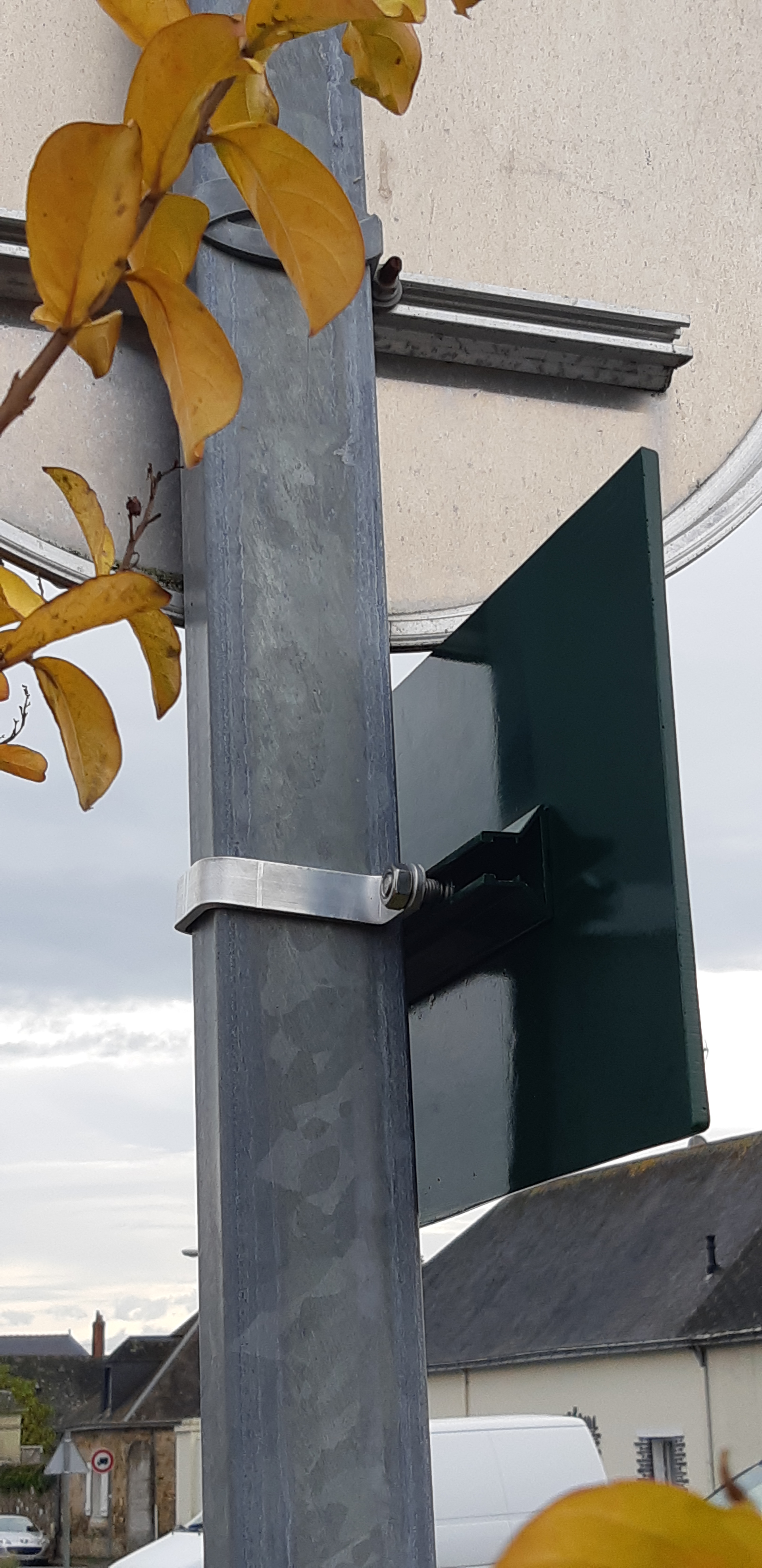 Fixation des plaques de rue avec bride 40 x 80 mm