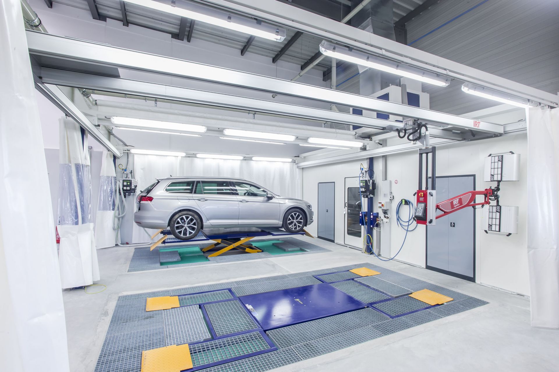 Table élévatrice - Levage de véhicules en carrosserie automobile - Charge 2,5 T à 2,8 T - Hauteur de travail 1000 mm_2