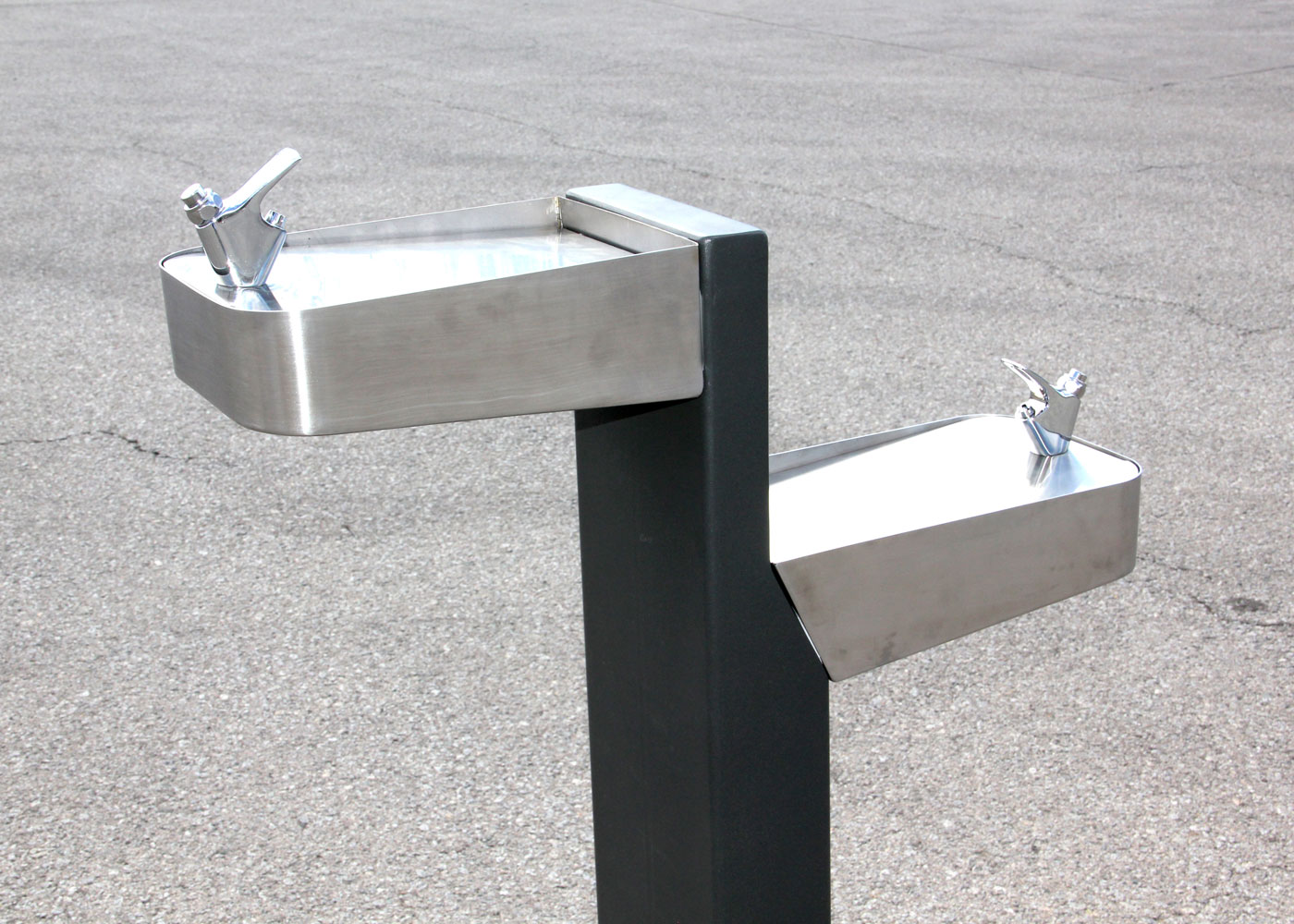 Fontaine Tree UM555 équipée d'une robinetterie ergonomique et économique