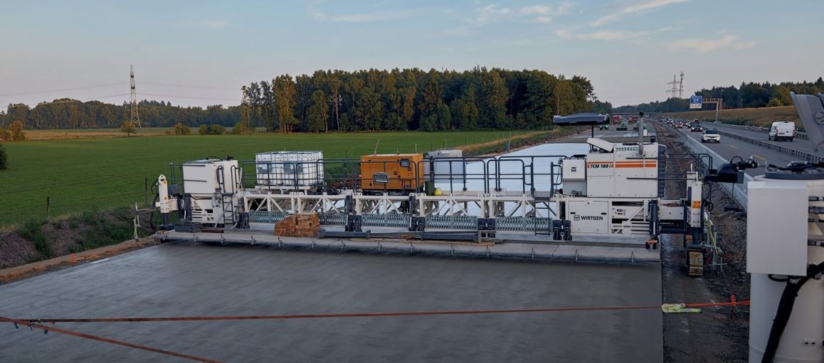 TCM 180 - Machines à coffrage glissant Wirtgen - 41 kW / 56 ch - Largeur de travail jusqu'à 18 m_2