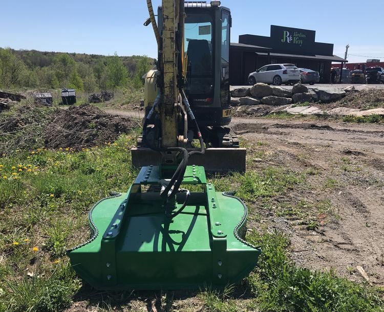 Débroussailleuse robuste pour conditions difficiles et terrains accidentés