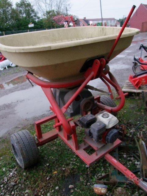 Distributeur d'engrais Vicon 1000L trainé - En occasion_2