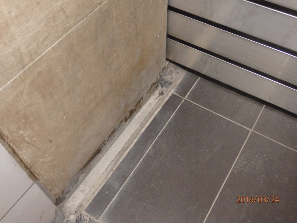 Dispositif anti-inondation démontable non mobile submersible - Flo-Dem 100 - 4 côtés - Protection sur mesure pour locaux et parkings_2