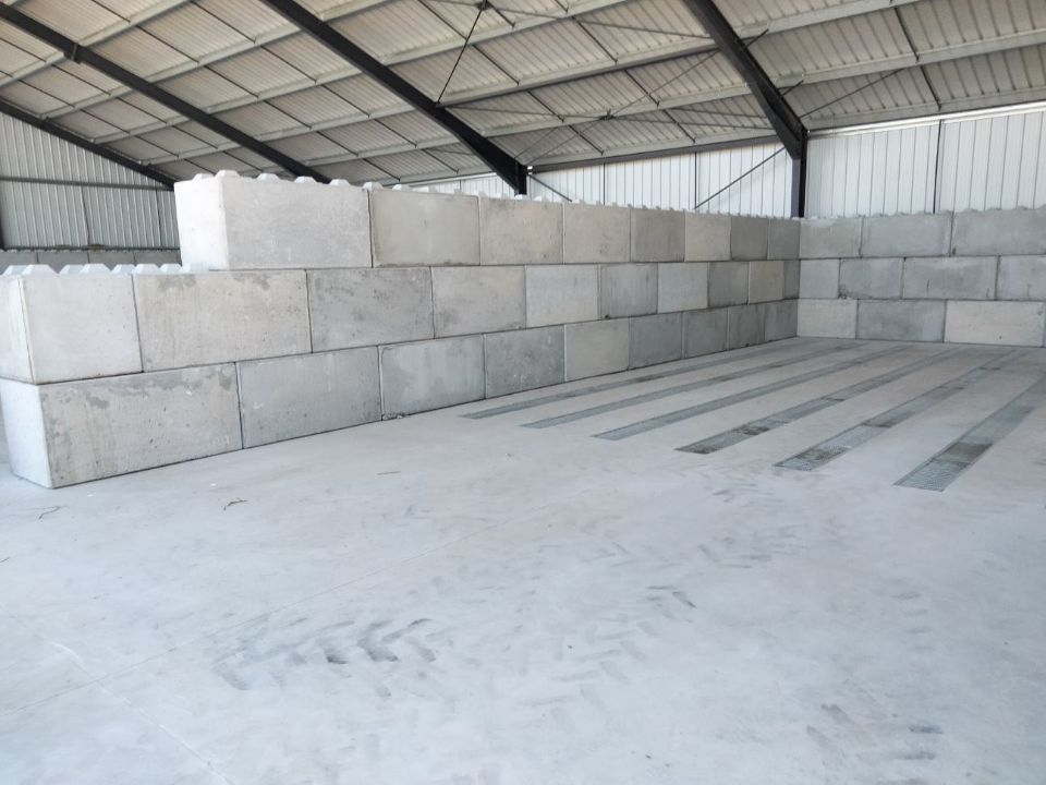 Bloc béton empilable avec levage intégré - Idéal pour aires de stockage, murs et sécurité_2