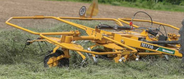 Faneuse TE330 Vermeer - Largeur de fanage 10,20 m - Facilité de transport et séchage rapide_2