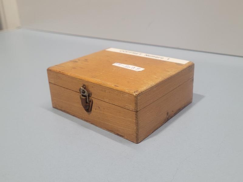 Coffret de 16 poids d'étalonnage antique / vintage de laboratoire 5mg à 100g_2