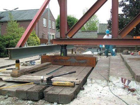 Vérin de fort tonnage HCRL2508 - 2463 kN - 200 mm de course - Double effet avec écrou de sécurité_2