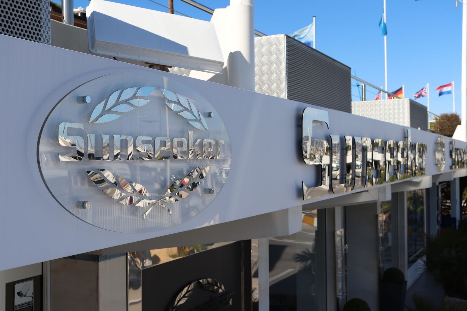 Lettrage 3D en métal avec rétro-éclairage LED