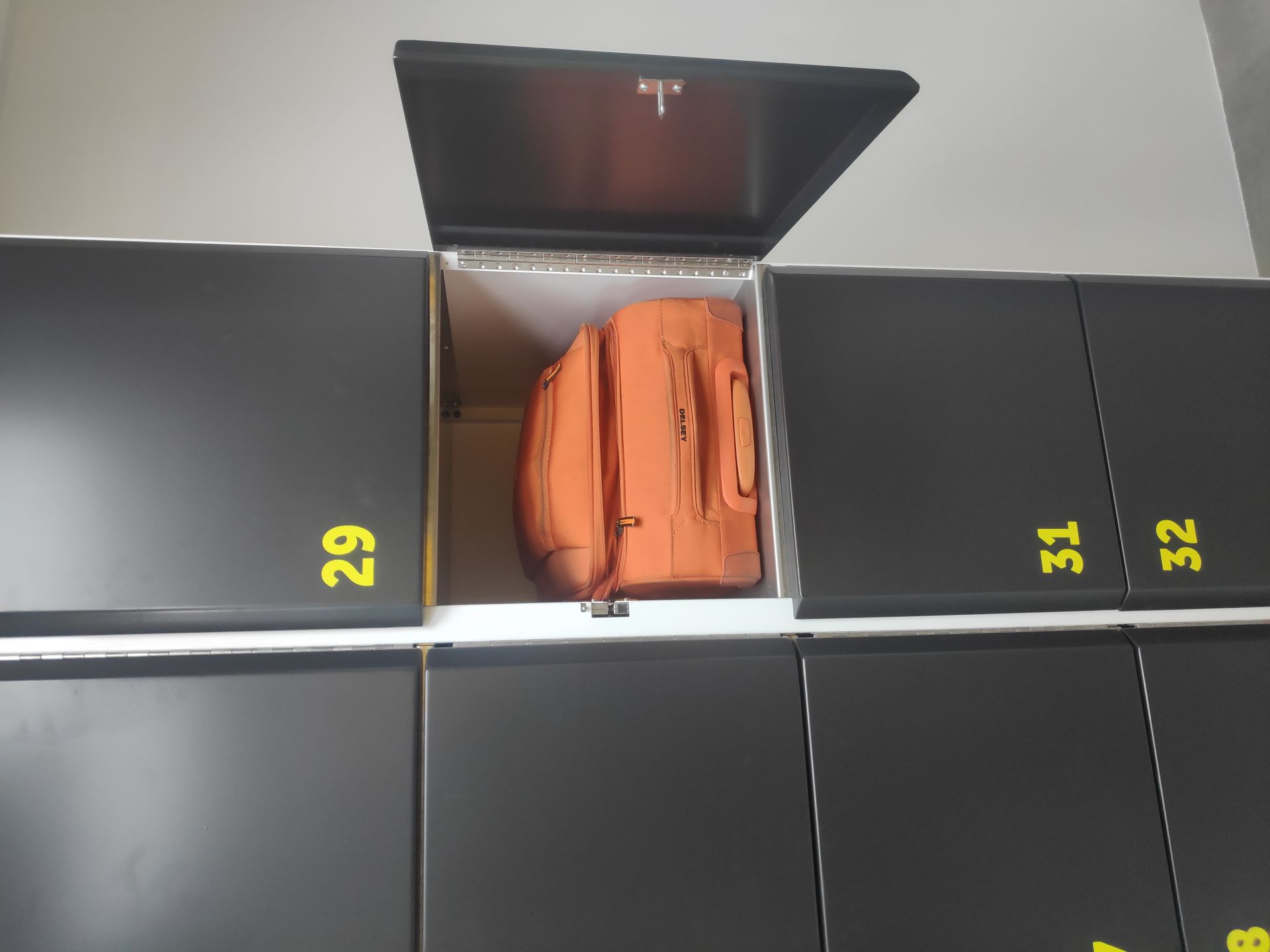 Consigne à clé et à bagages avec casiers connectés - ouverture par digicode - réservation via NannyBag, UseBounce, RagBnb_2