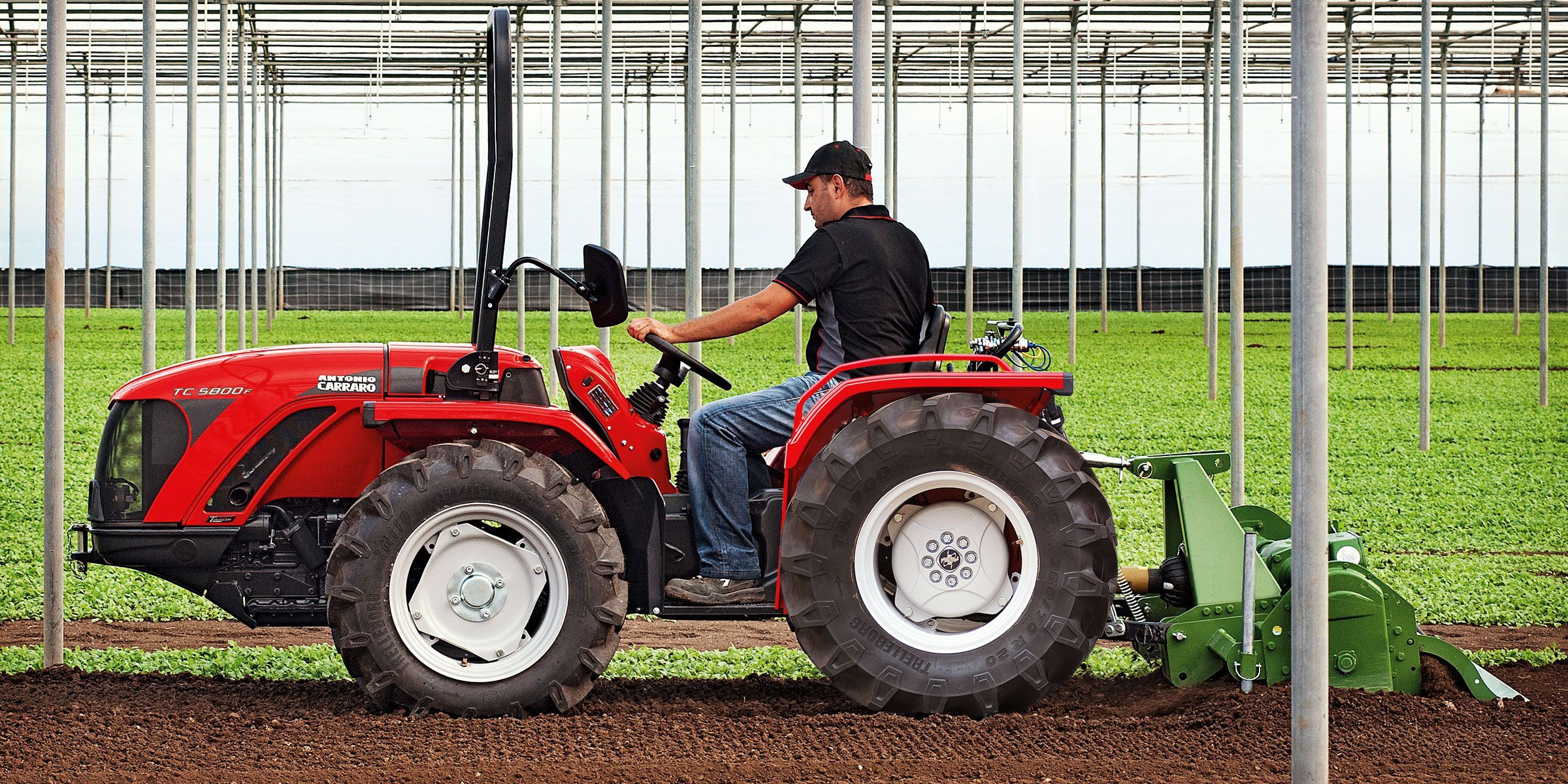 Engin agricole TC 5800 F conçu pour terrains irréguliers