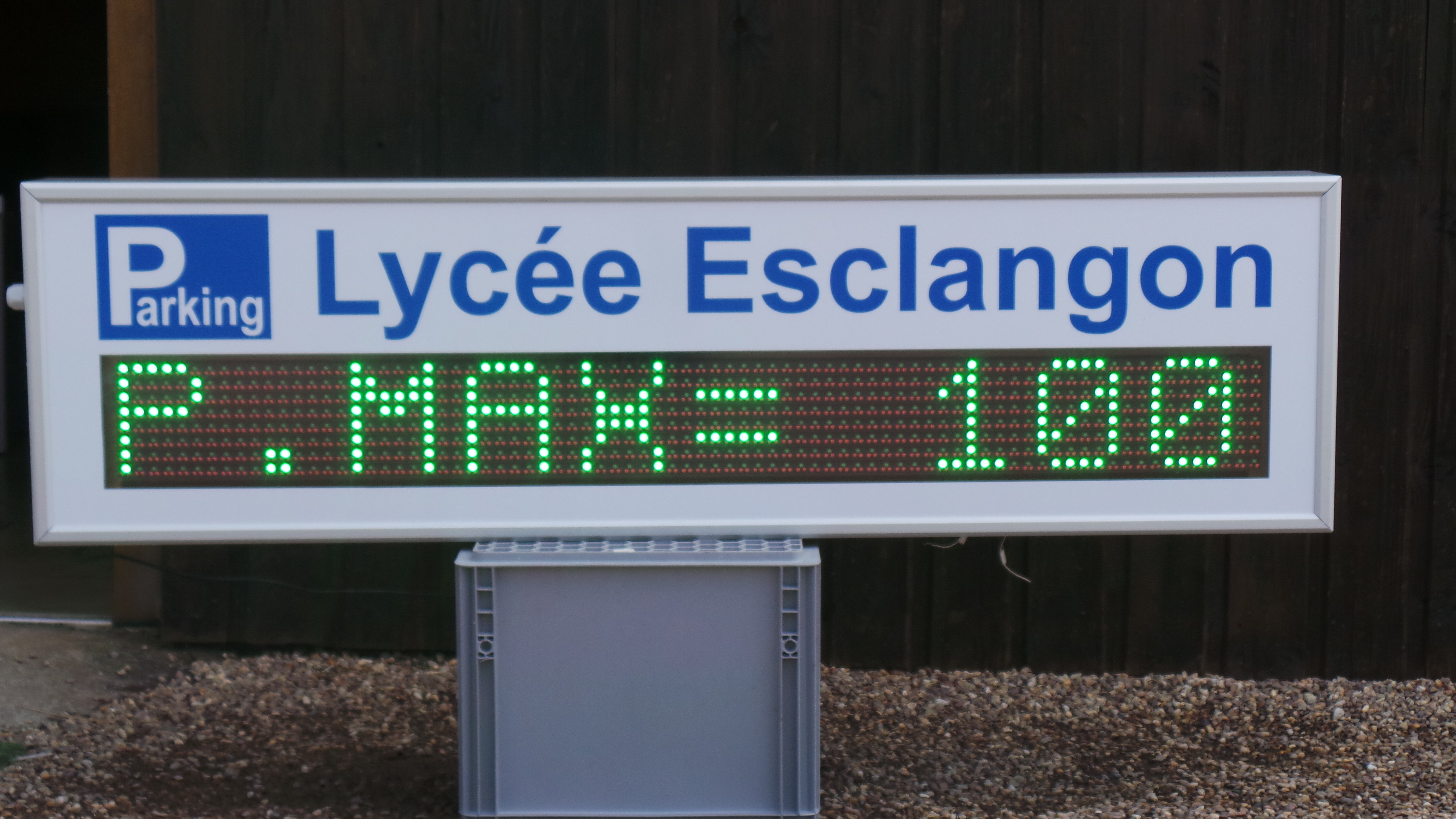 Système de gestion de parking composé d'un ou plusieurs afficheurs de 7 couleurs idéale pour les centres commerciaux, les entreprises, ...- MATPARK_2