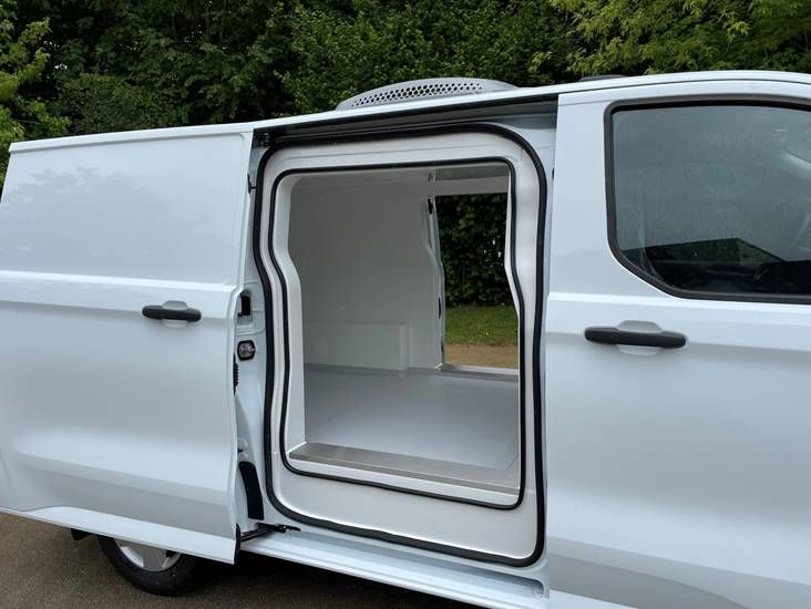 Véhicule frigorifique avec cellule intégrée IsoCity 3,6 ou 4,3 m3 -  Ford Custom - Froid positif ou négatif_2