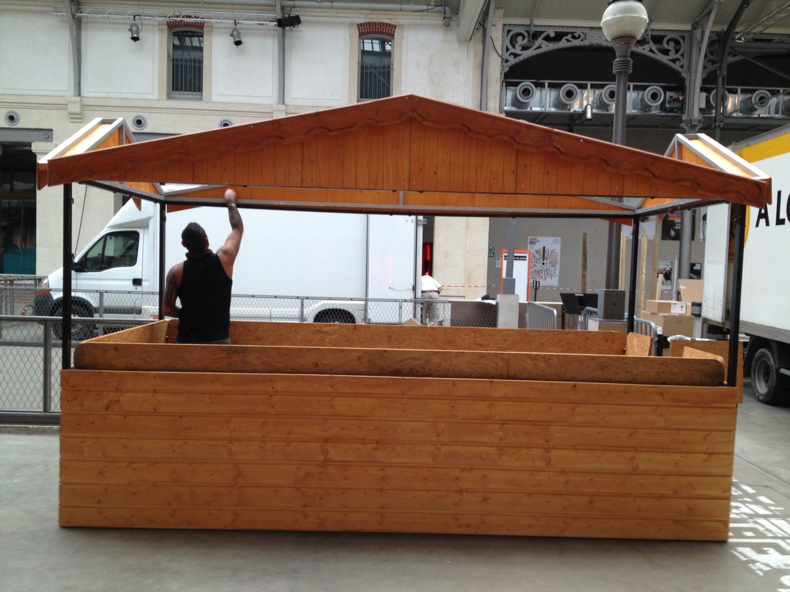 Chalet en bois pliable de 3 mètres de façade pour marchés de Noël  ou galeries marchandes_2