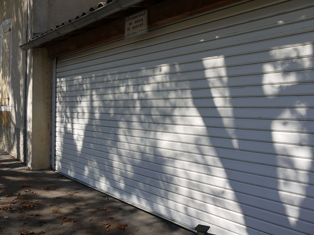 Rideau métallique à lames acier sur mesure - Robustesse, occultation et normes de sécurité_2