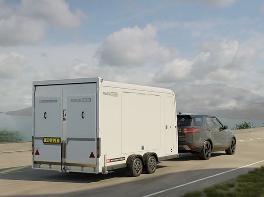 Remorque porte-voiture fermée double essieu pour voitures classiques, sport automobile et véhicules compacts - RACE BOX_2