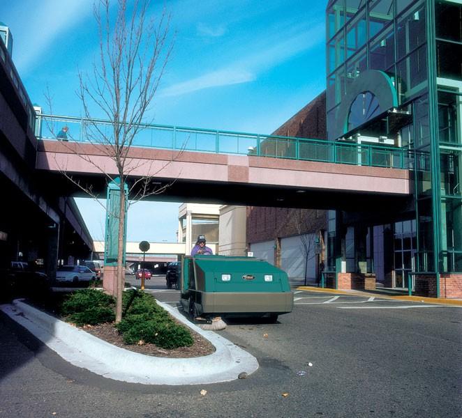 800 Balayeuse TENNANT autoportée industrielle_2