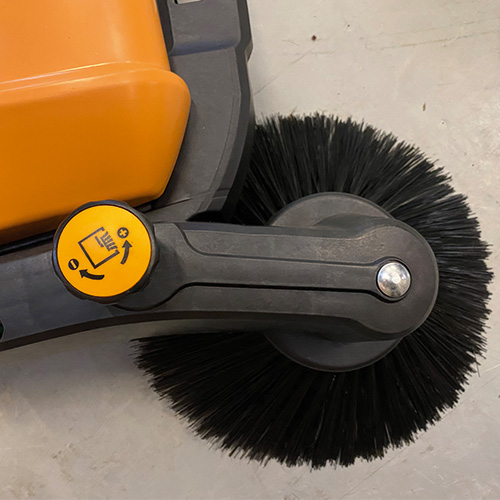 Balayeuse accompagnée avec un rendement maximal réel 3680/2208m2/h pour le nettoyage des espaces extérieurs - rt-920f_2