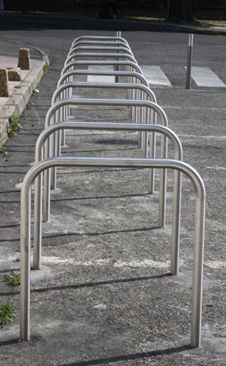 Arceau vélos Andria - mobilier inox durable - hauteur 1000mm - fixation par scellement ou platine_2