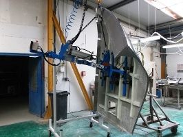 Palonnier basculant avec ventouses à soufflets pour démoulage de coques en fibre de verre_2