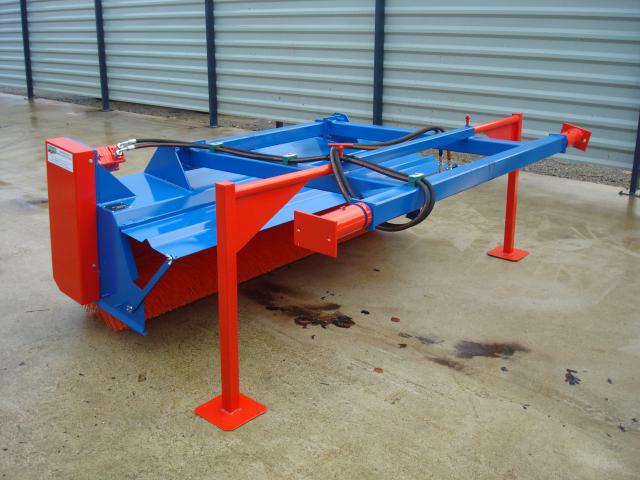 Balayeuse ramasseuse sur godet dujardin_2