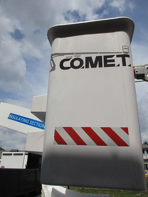 Camion nacelle avec rotation continue à 360 degrés