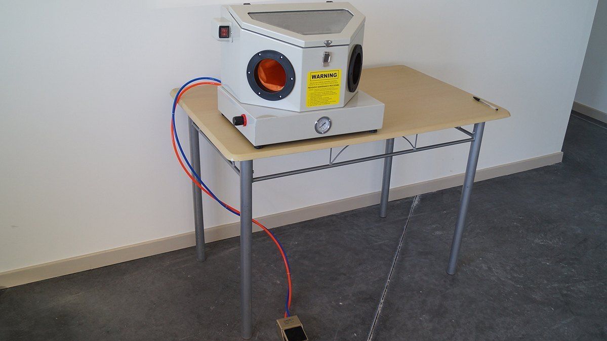 Micro sableuse pour travaux de décapage sur bois et métal