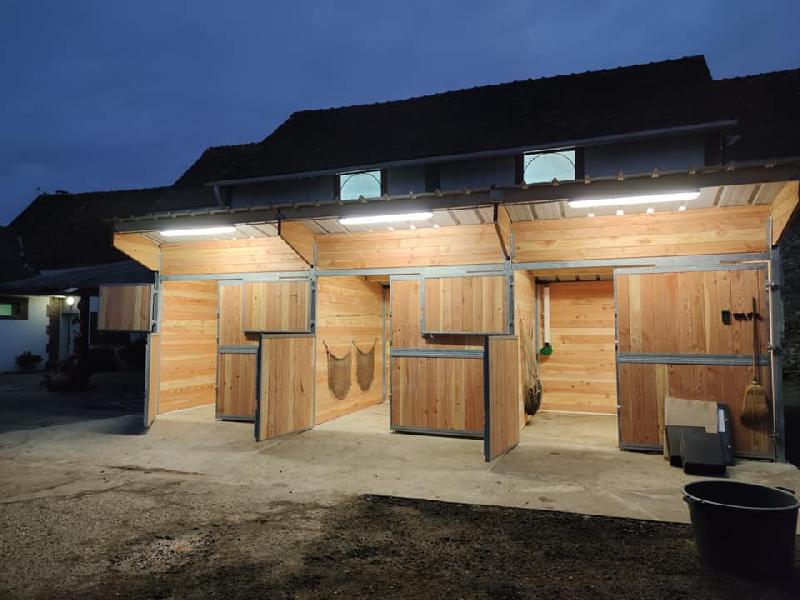 Box avec ouverture intégrale - BOX037 - LCI Cheval - Bois Douglas 48mm - Acier Galvanisé 12x12cm - Toiture Bac Acier_2