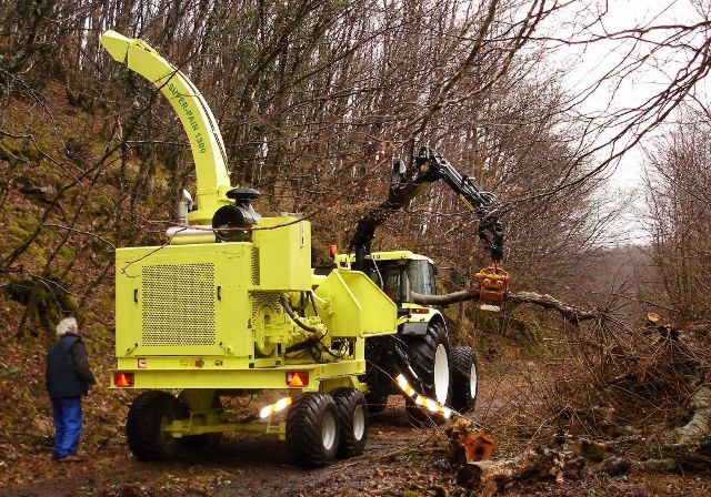 Broyeur de branches à 6 couteaux radiaux de 450 mm  - SUPER-PAIN 1300T option T sur essieu agricole_2