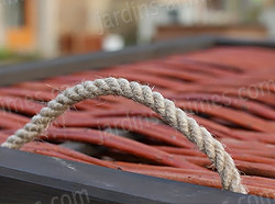 Cache poubelle en bois avec porte et loquet sécurisés