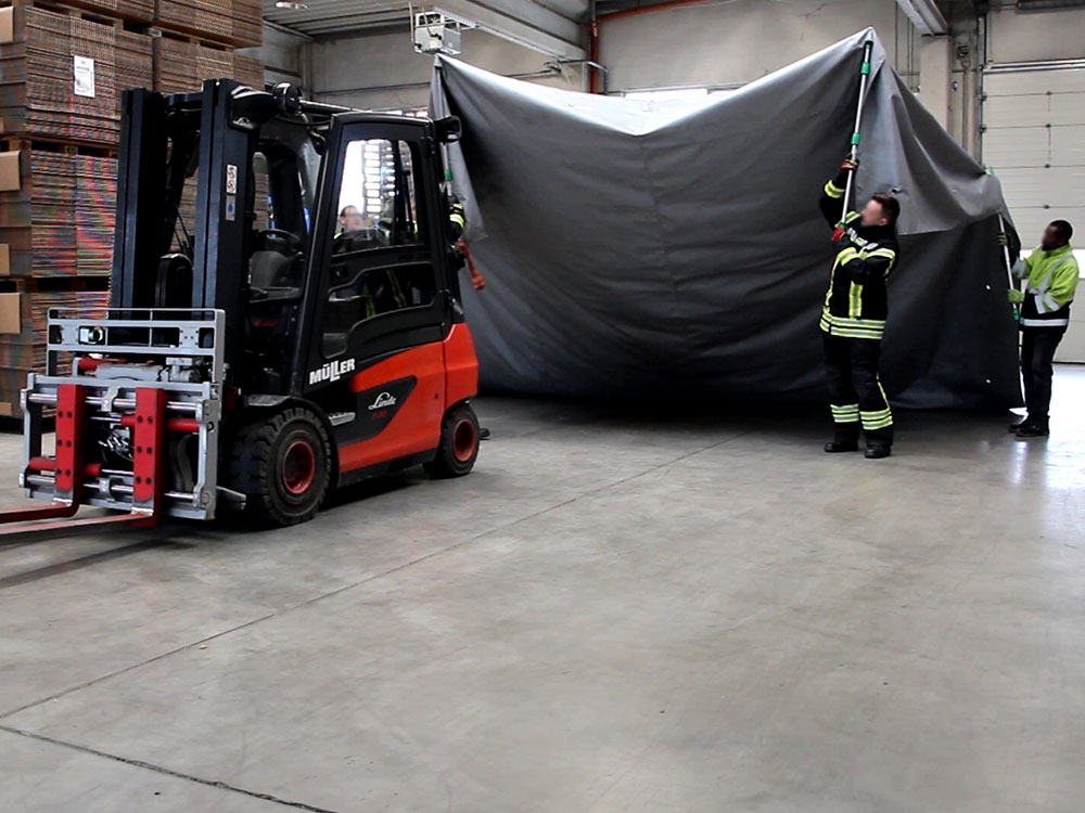 Couverture anti-feu pour chariot élévateur avec batteries - 6x8 m - Haute résistance - 1000 °C en continu - PIC à 1750 °C_2