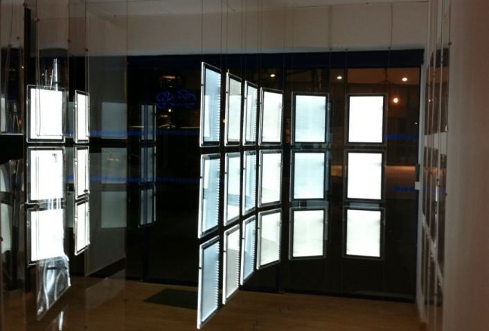 Cristal - Porte-affiche LED Displaylight - Portrait A3 - Luminosité 7000 Lux pour vitrines immobilières_2