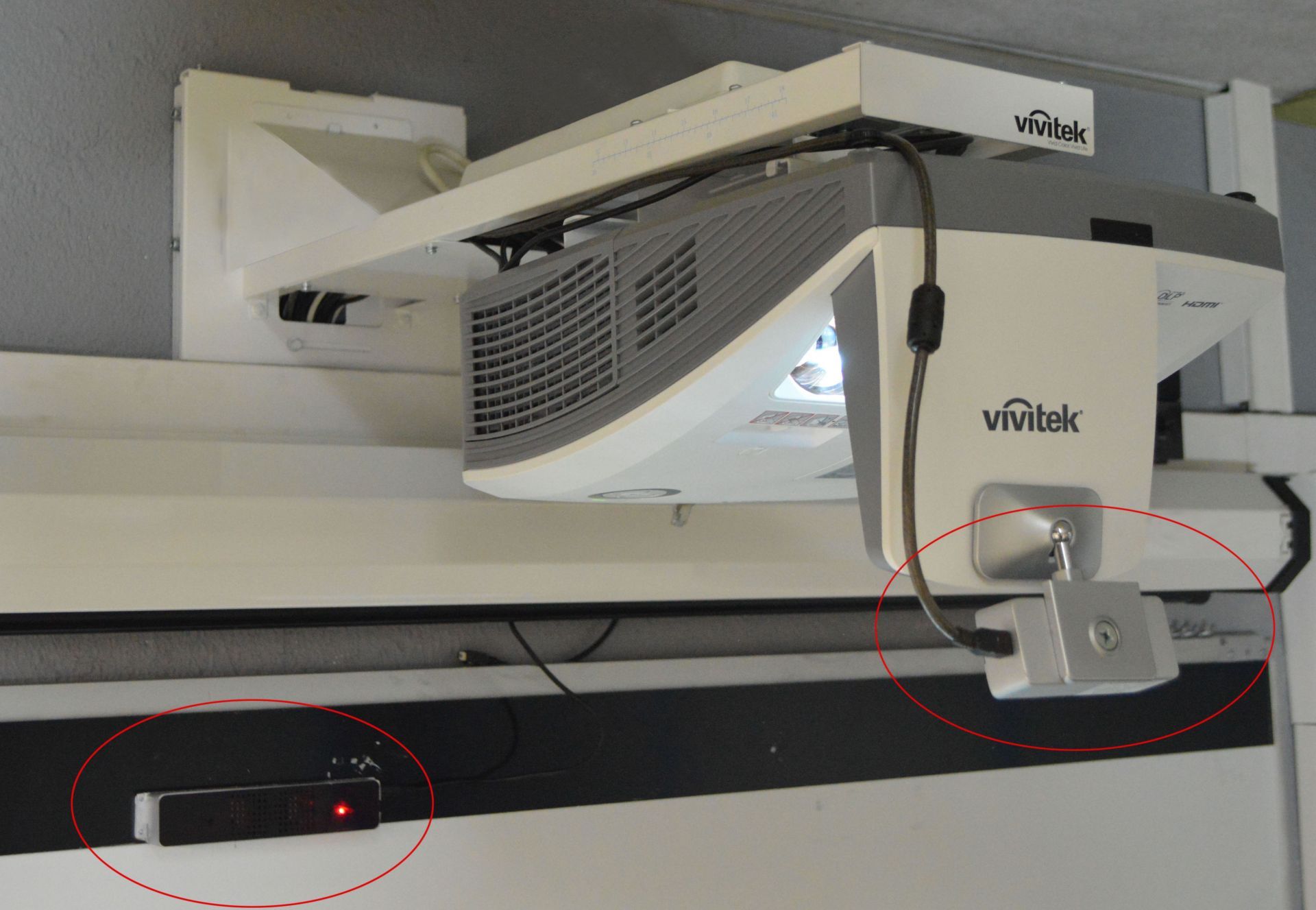 Accessoire avec 10 points de contact pour vidéoprojecteur