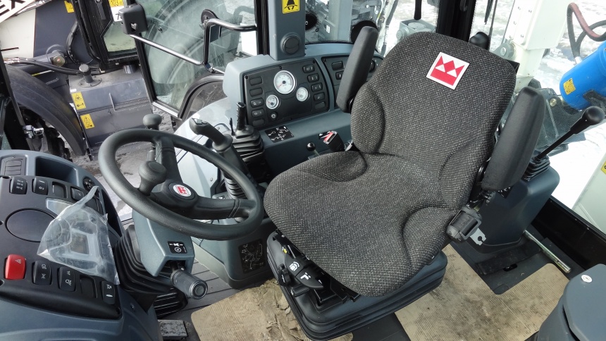 Tractopelle Terex TLB890 - Puissance, Polyvalence et Confort pour Performance et Productivité_2