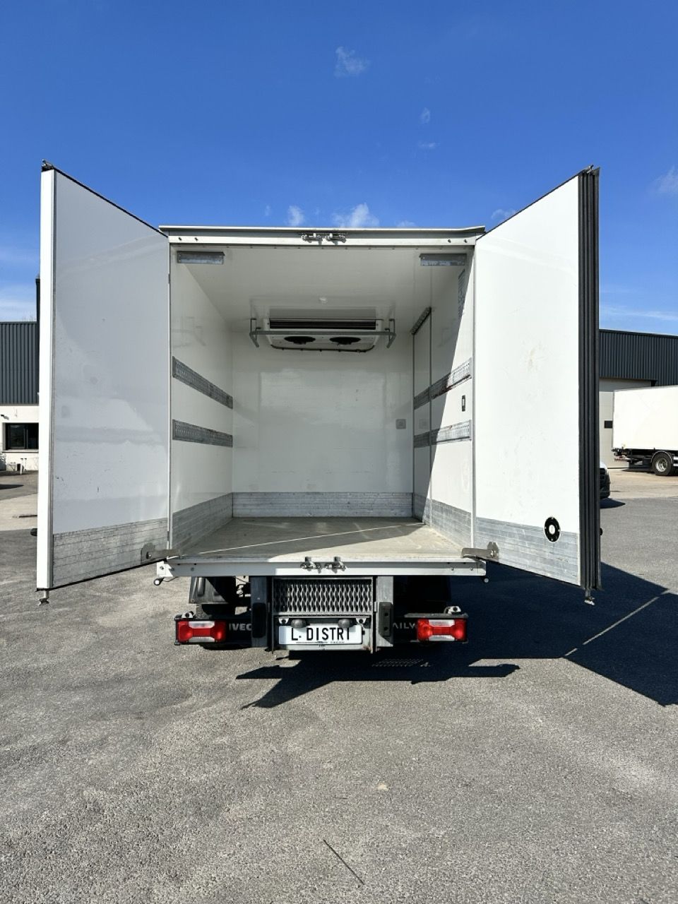 Voiture frigorifique à boîte manuelle - Volume -9,79 m3 - Iveco Daily 35S13 - LD149_2