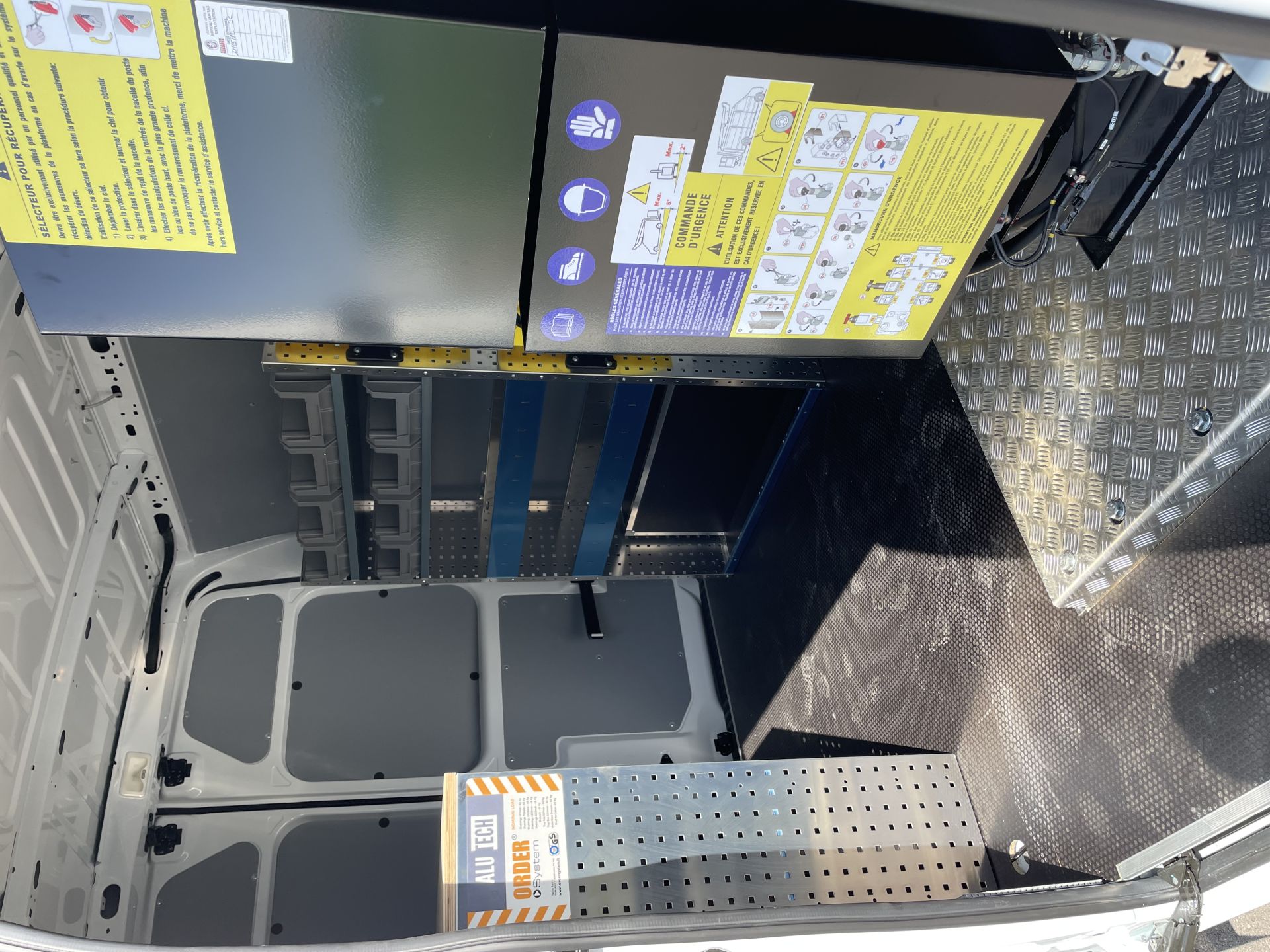 Fourgon nacelle HV12 - 12m avec panier 1 personne - Déport 7m - Rotation tourelle 400°_2