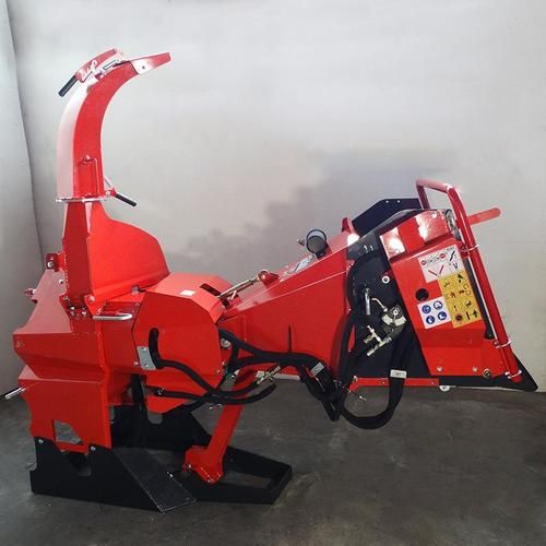 Broyeur de branches sur tracteur_2