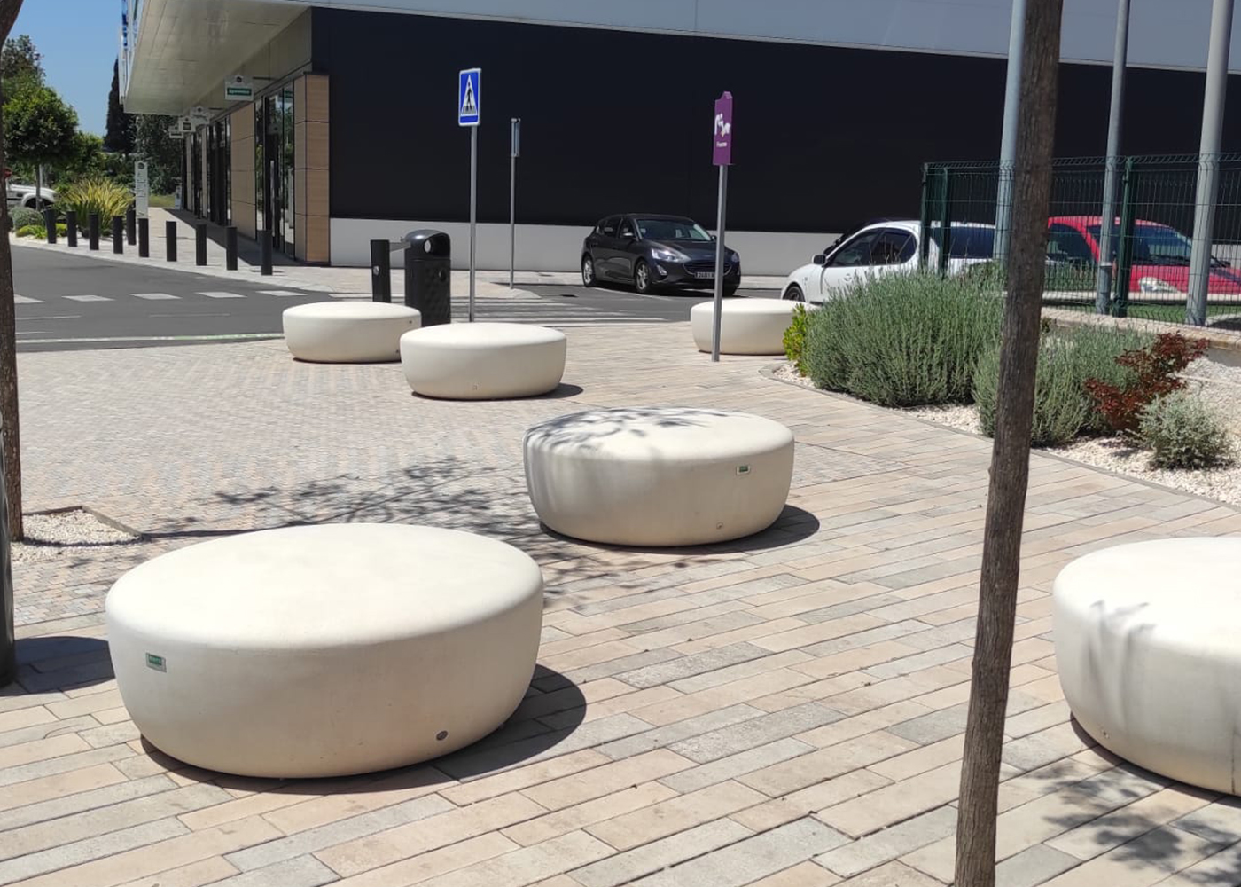 Chaise Lisa UM375 - en béton préfabriqué gris granite avec aspect rugueux_2