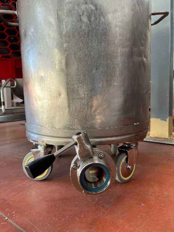 Cuve avec roues - référence : c11920_2